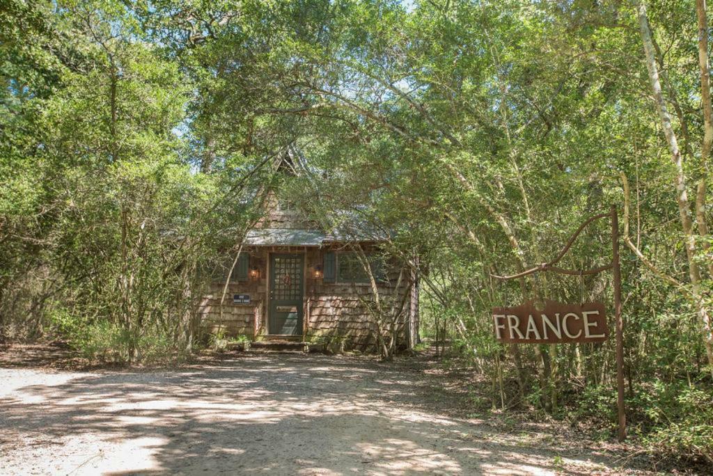 7F Lodge And Events คอลเลจสเตชัน ภายนอก รูปภาพ